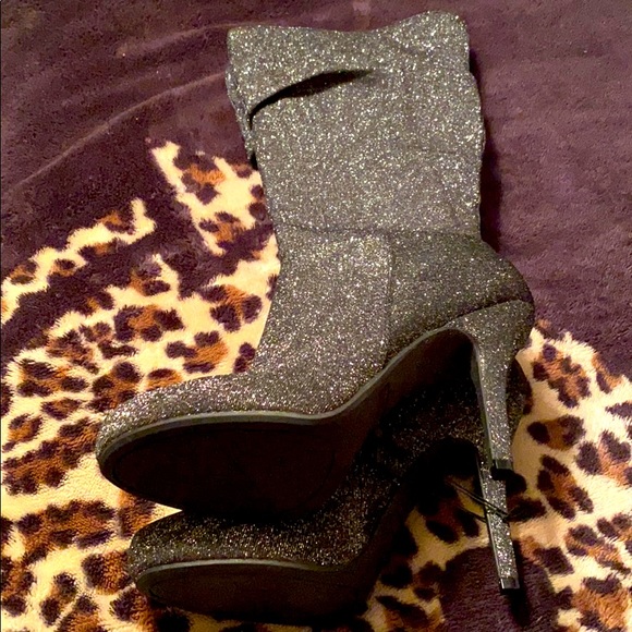 Sparkle gray and silver knee boot Nwob - Picture 3 of 3